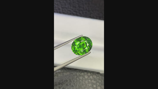 0.54Cts Natural Vivid Green Emerald Oval Cut Colombia